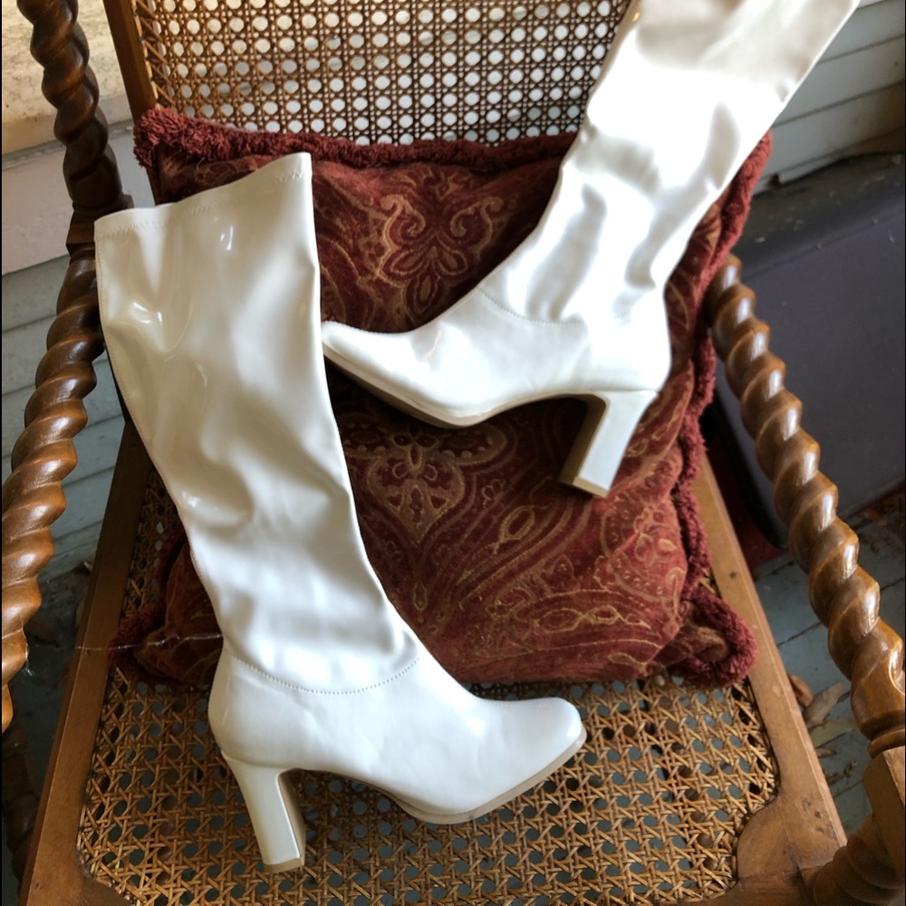 Go-Go Boots | White | 8.5-9 (Euro 39)